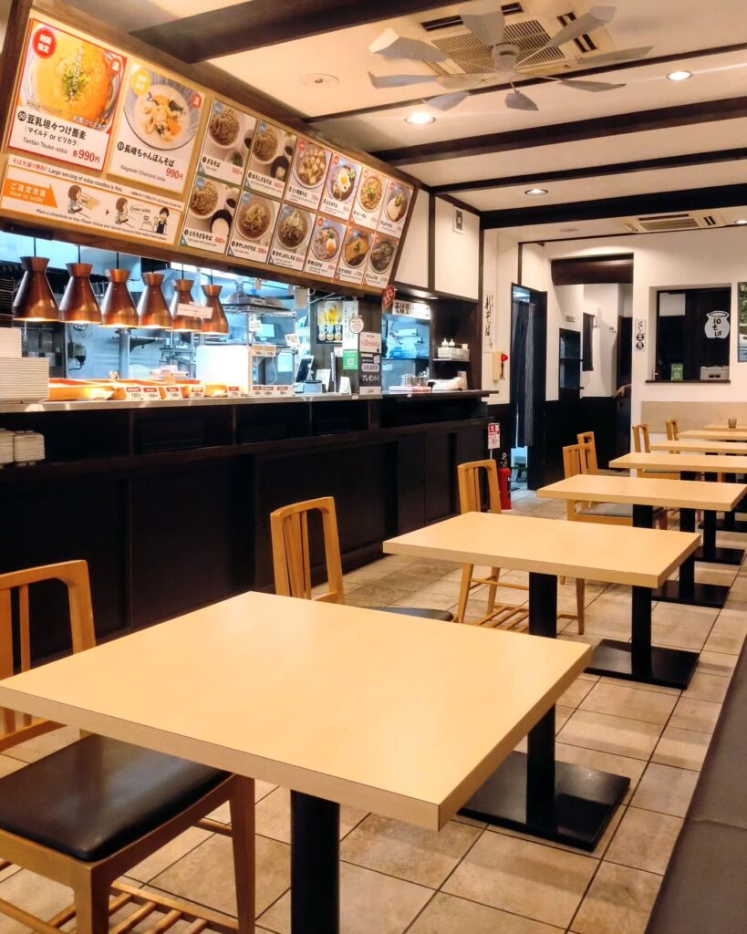十割蕎麦専門店 10そばの店内