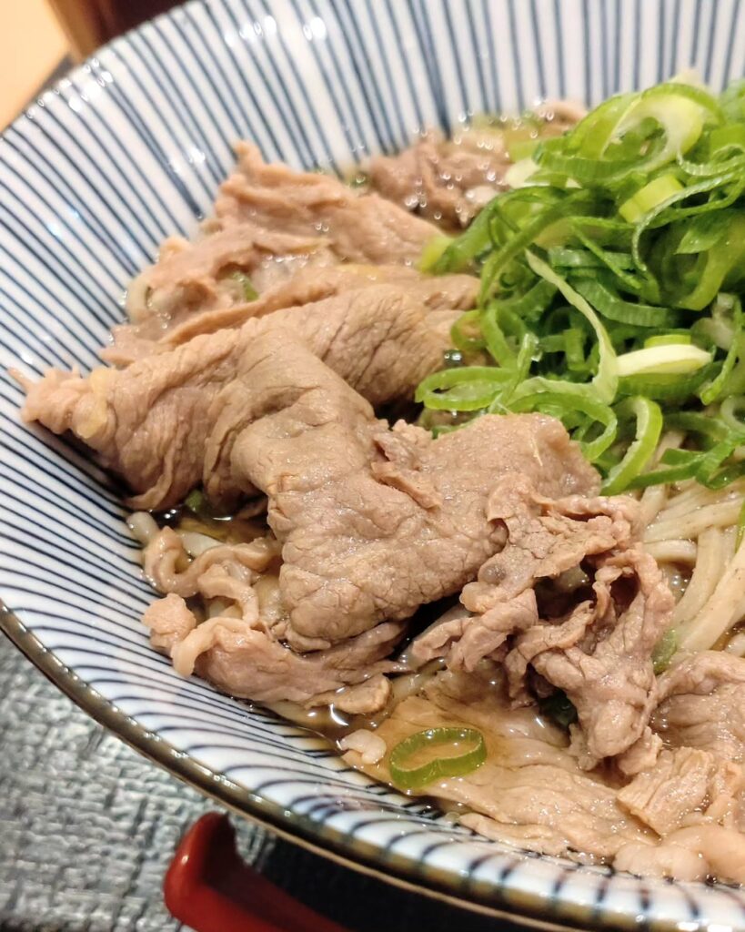 十割蕎麦専門店 10そばの肉玉そばの肉