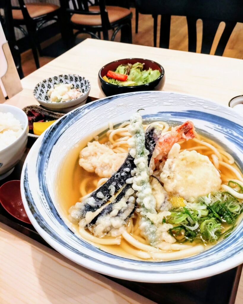 うどん専門店 はなれ 一休庵の天ぷらうどん定食ランチ