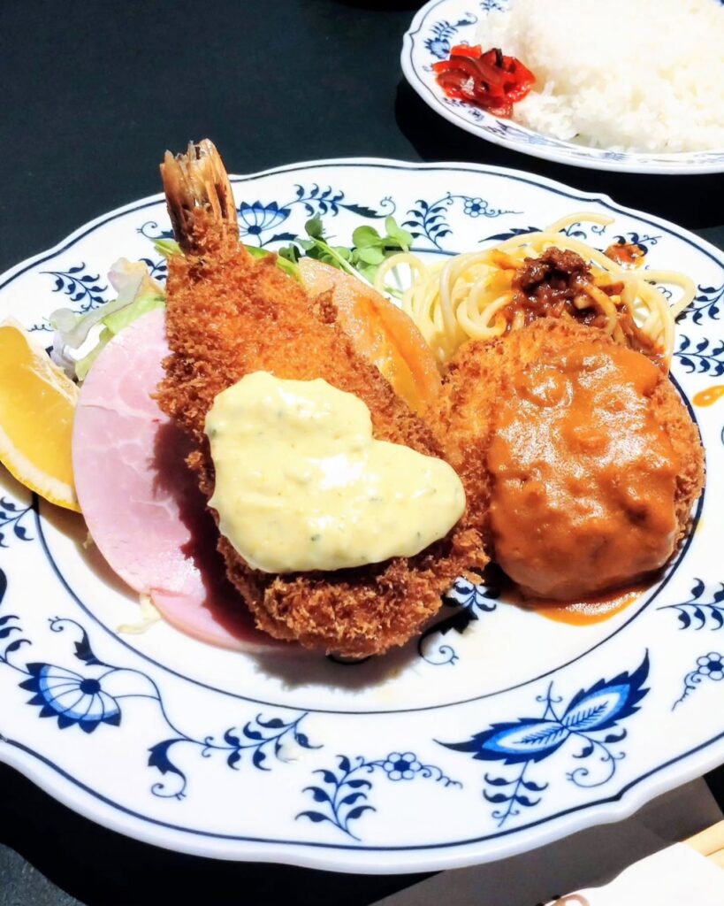 おおたや 夷川店の海老フライとコロッケ