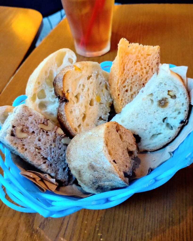 ブーガルーカフェ 寺町店のランチのパン