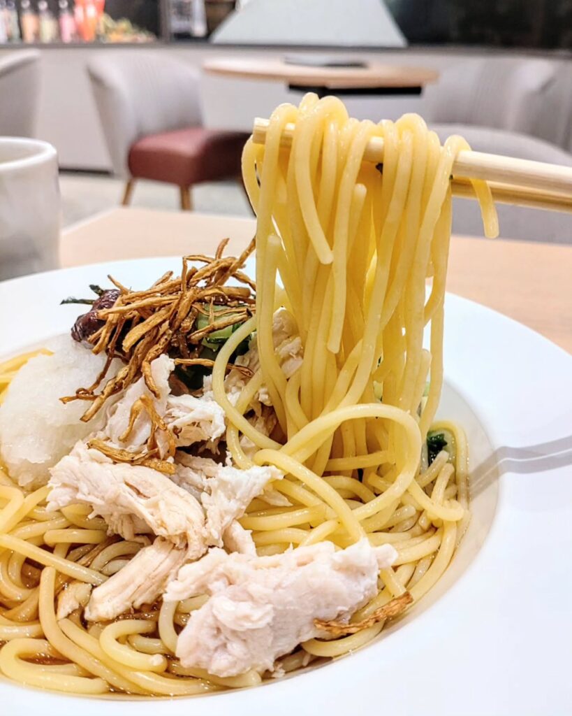 茶寮 伊藤園 大丸京都店の蒸し鶏梅おろしパスタの麺