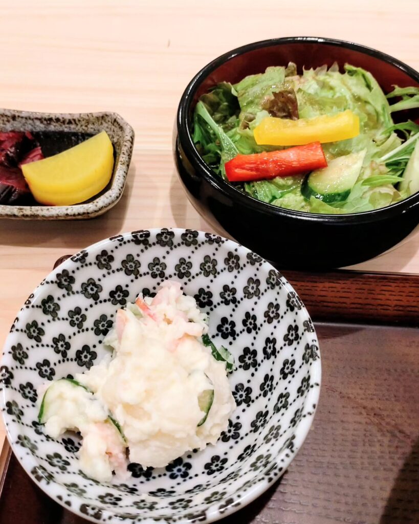 うどん専門店 はなれ 一休庵のポテサラの小鉢たっぷりサラダ