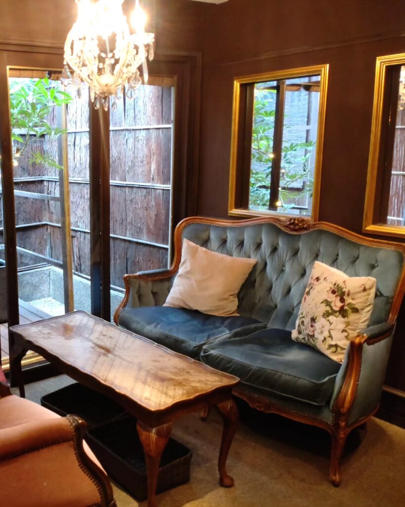 MarieBelle（マリベル） 京都本店の店内のソファー席