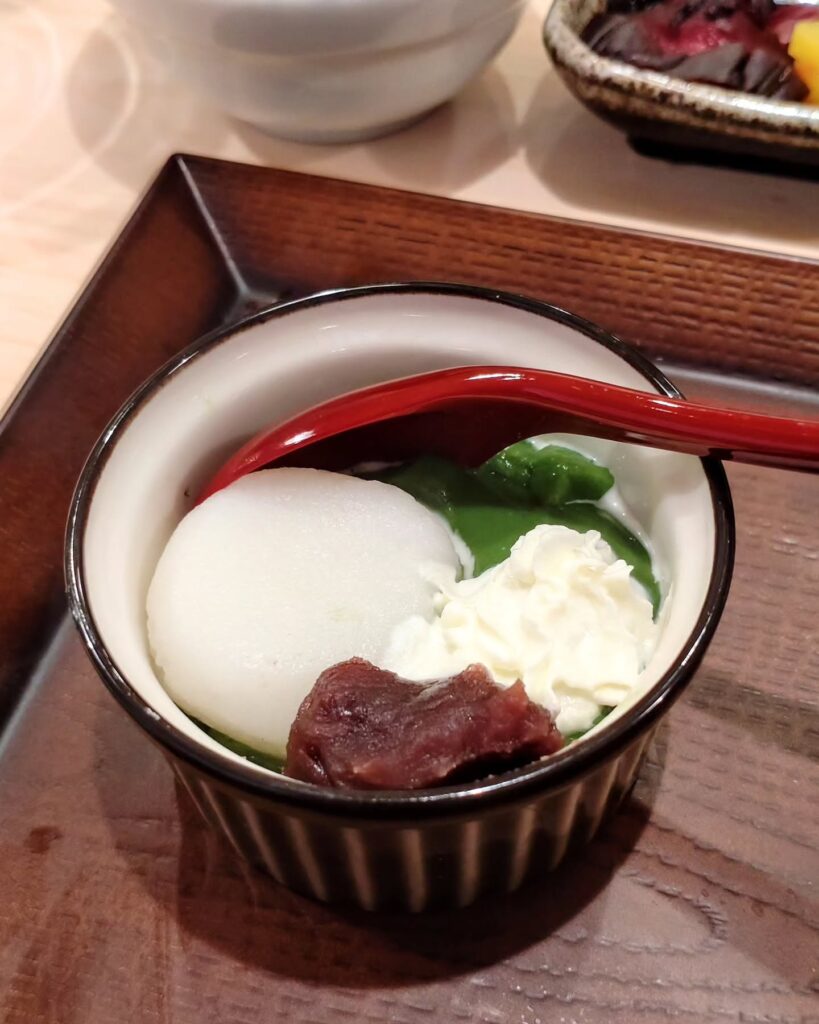 うどん専門店 はなれ 一休庵の大福入抹茶プリン
