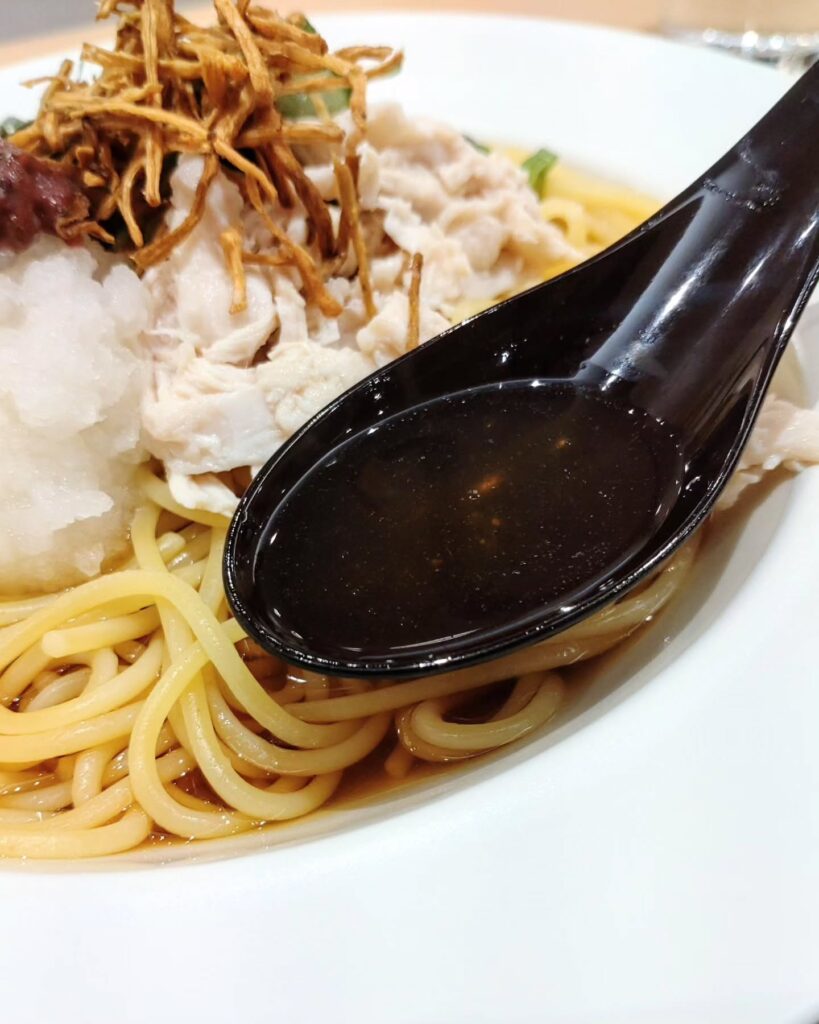 茶寮 伊藤園 大丸京都店の蒸し鶏梅おろしパスタのスープ