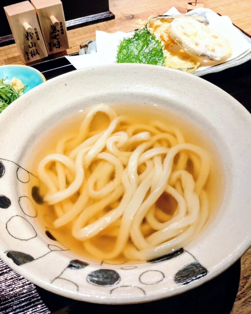 うどん しき#京都御幸町店の野菜天かけうどん