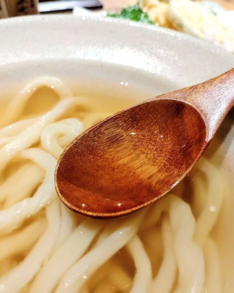 うどん しき#京都御幸町店の野菜天かけうどんの出汁