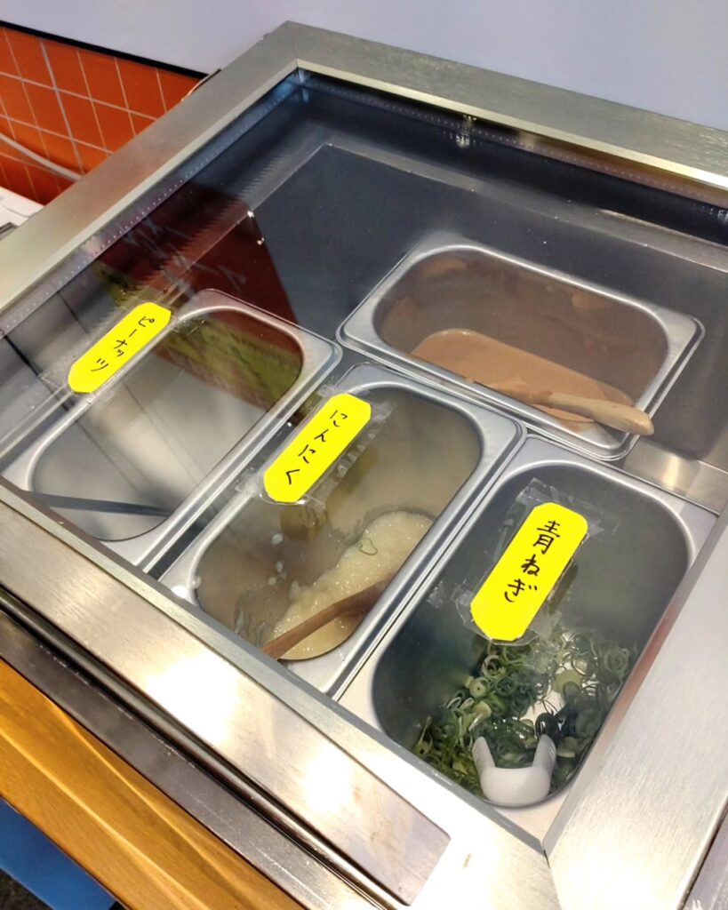 ラホンバン マーラータン 京都河原町店のソースバー