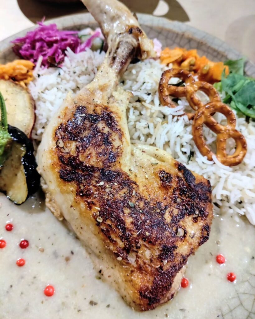 SPICE GATE（スパイスゲート）のハーブポタージュとチキンレッグ1本スープカレー