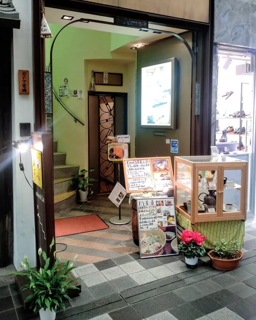 Bの階段のお店の外観