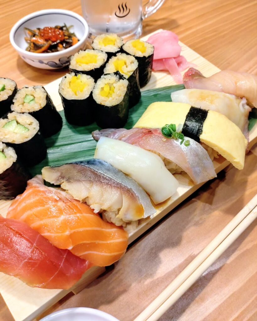 大衆酒場すさび湯 河原町三条店の寿司の盛り合わせ