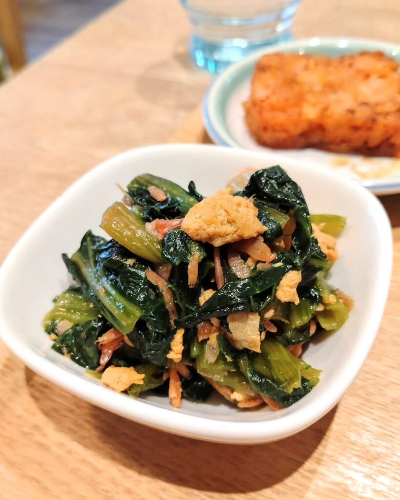 富小路粥店の小松菜とエビの炒め煮
