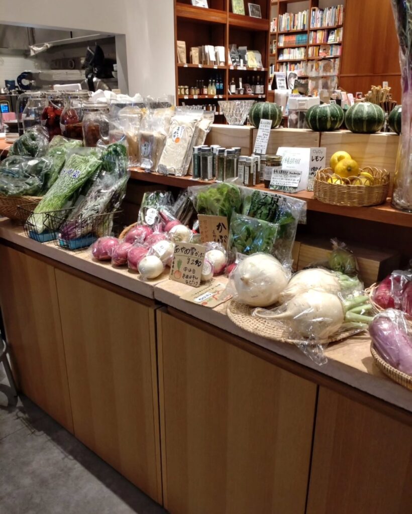 本と野菜 OyOy（オイオイ）の野菜の販売エリア