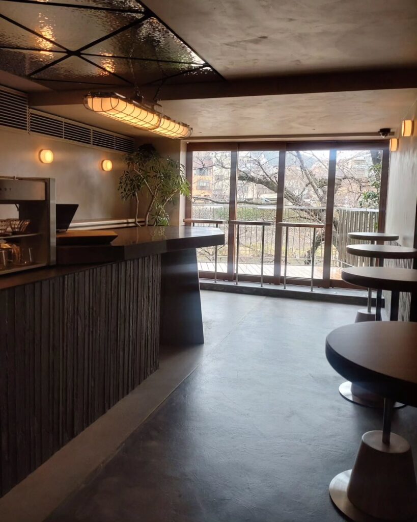 flow by nozy coffee（フロウ バイ ノージーコーヒー）の店内