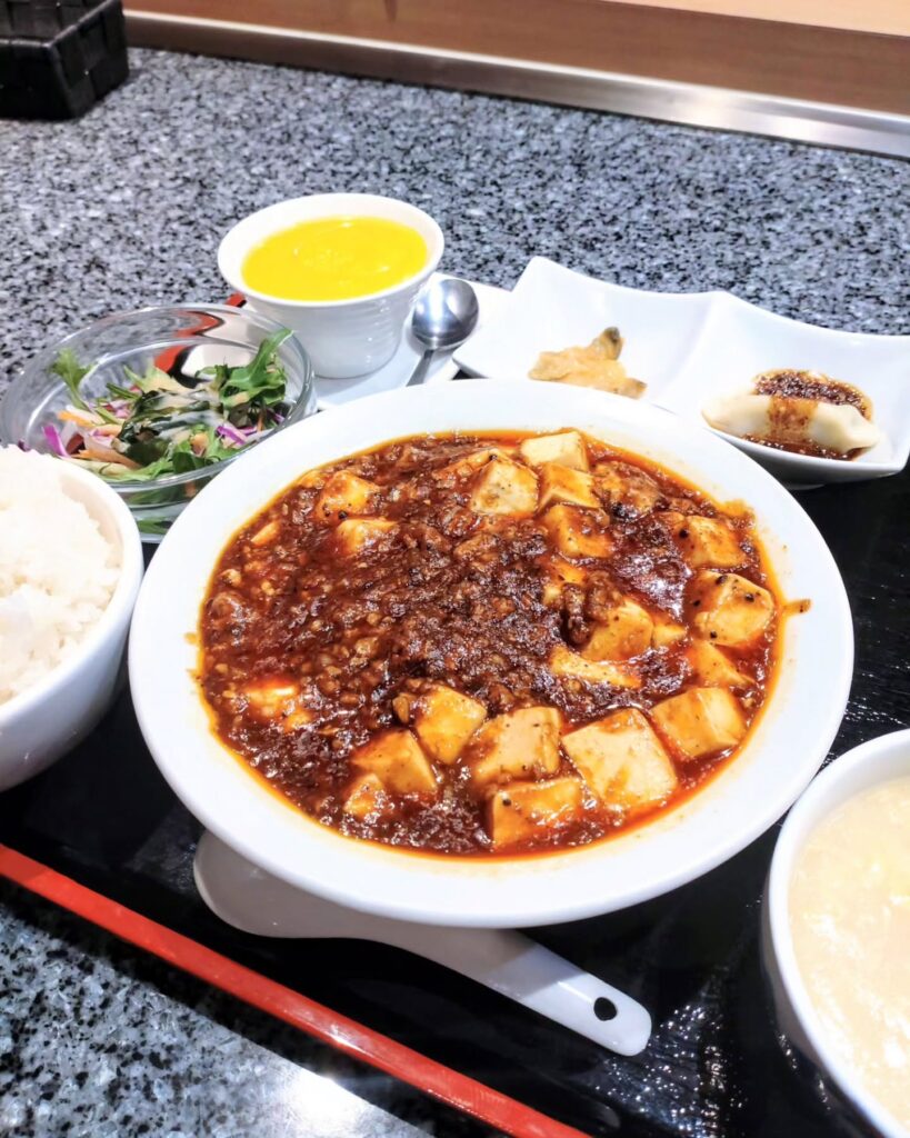 小肥羊(しゃおふぇいやん) 京都河原町店の四川風麻婆豆腐定食のランチ - 京都市役所前ランチめぐり 小肥羊(しゃおふぇいやん) 京都河原町店の四川風麻婆豆腐定食のランチ