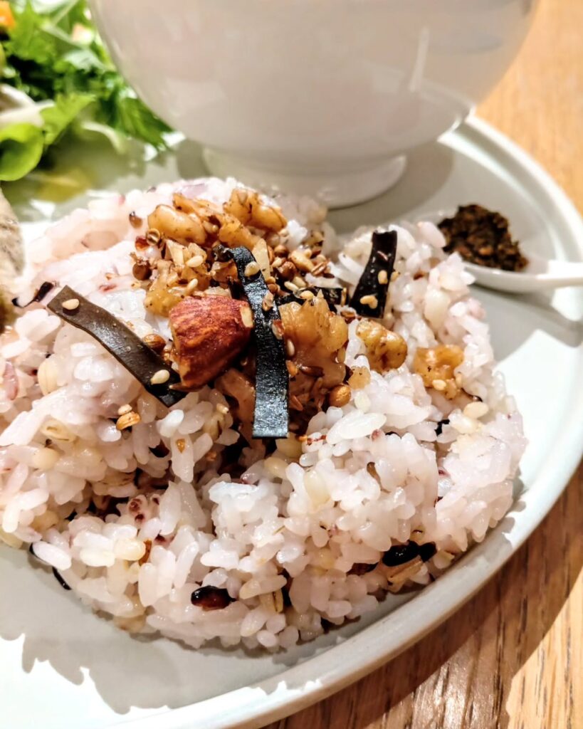 本と野菜 OyOy（オイオイ）の雑穀のごはん