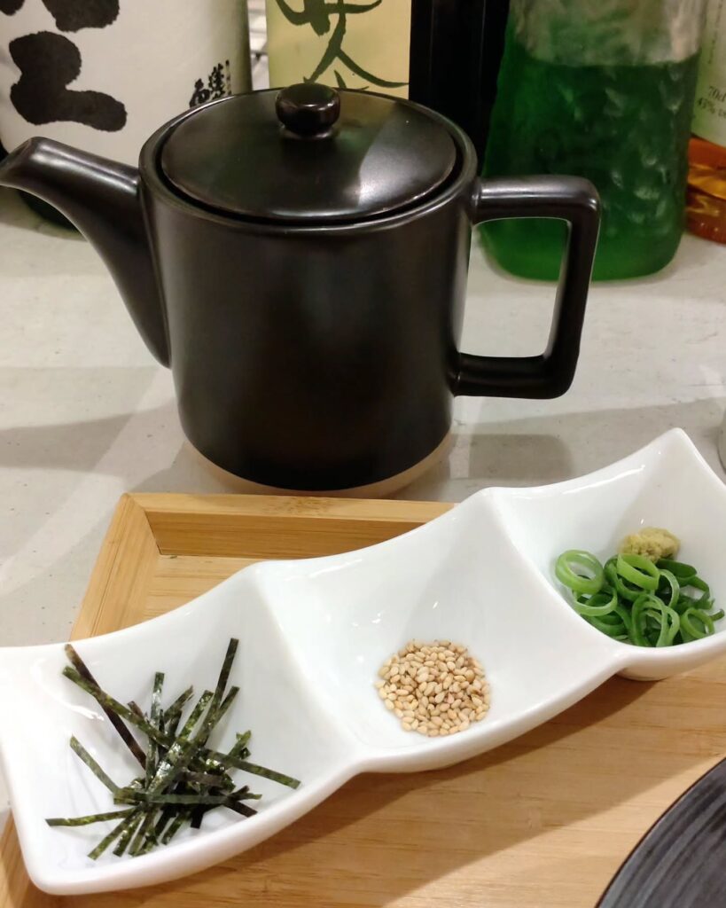 Bistro×Bar HAKONIWA（ハコニワ）のお茶漬けセットの薬味