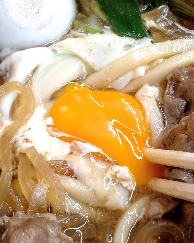山の家の牛すき鍋うどんの卵