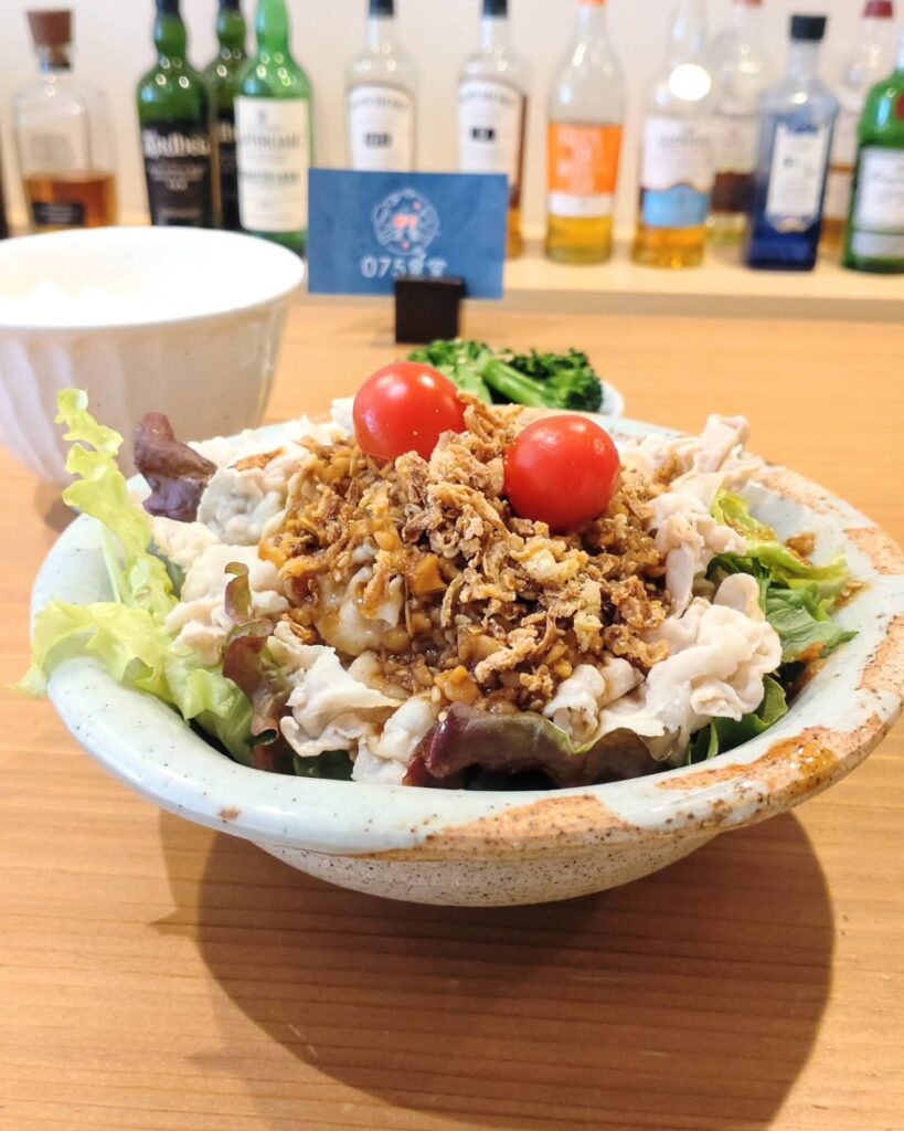 075（ゼロ・ナナ・ゴウ）食堂のしびれ豚しゃぶセットのランチ