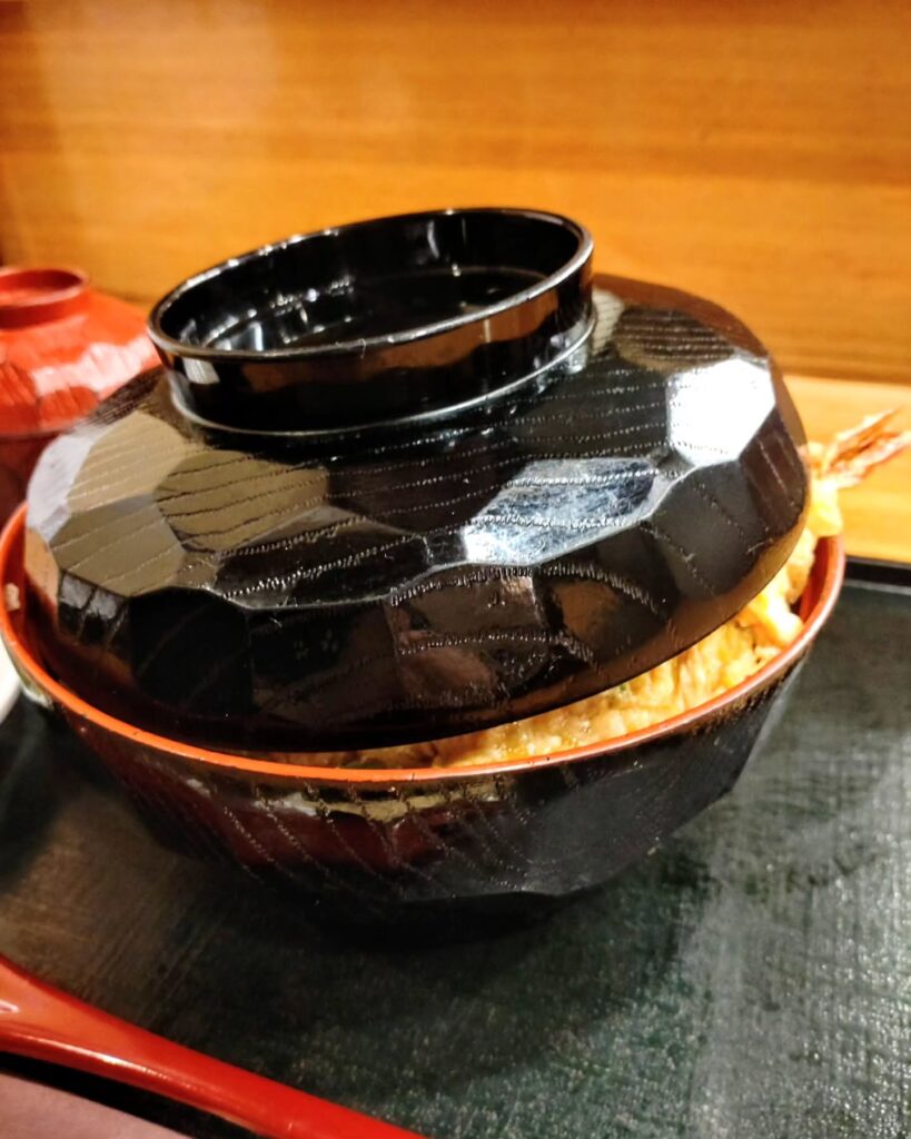遊旬 きん安のフタが閉まらない殿様丼ぶり