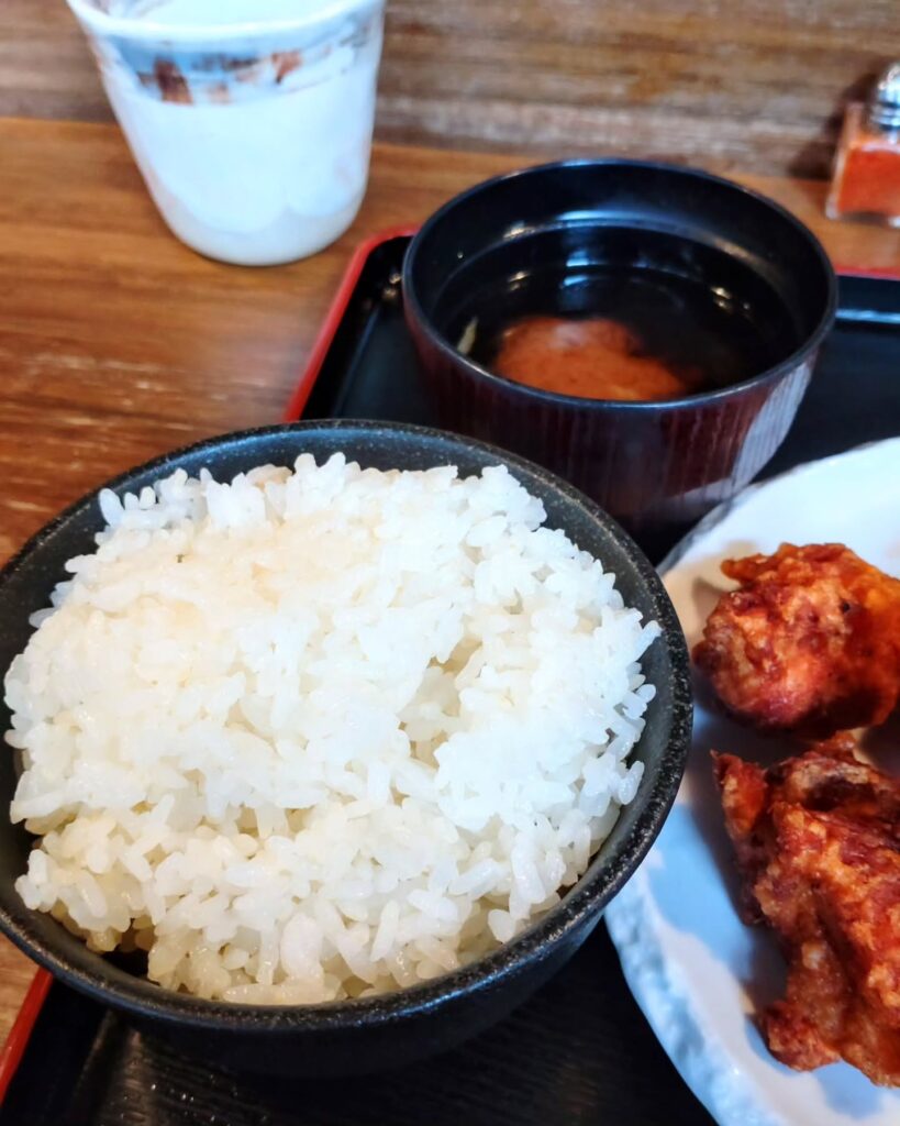 みまでりのランチのごはんと味噌汁