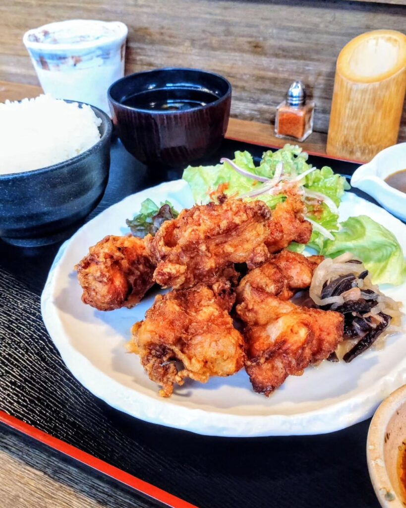 みまでりの鶏の唐揚げ定食ランチ
