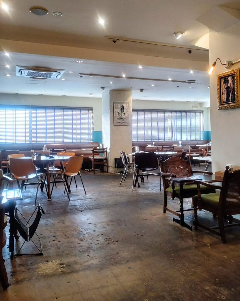 喫茶マドラグ 藤井大丸店の店内