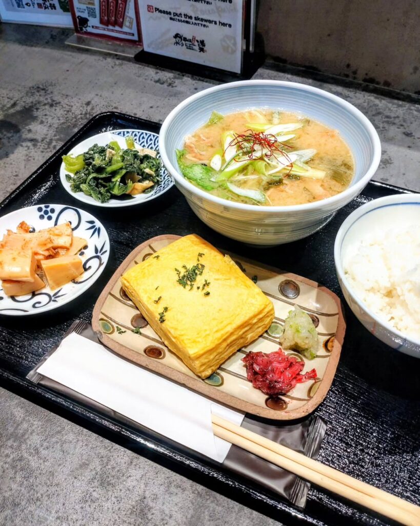 串焼 満天 六角編のしゃきしゃき豚汁とだし巻き玉子定食のランチ