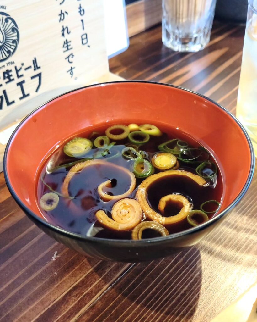 百圓寿司スタンド えにし 高倉本店の赤だし - 京都市役所前ランチめぐり 百圓寿司スタンド えにし 高倉本店の赤だし