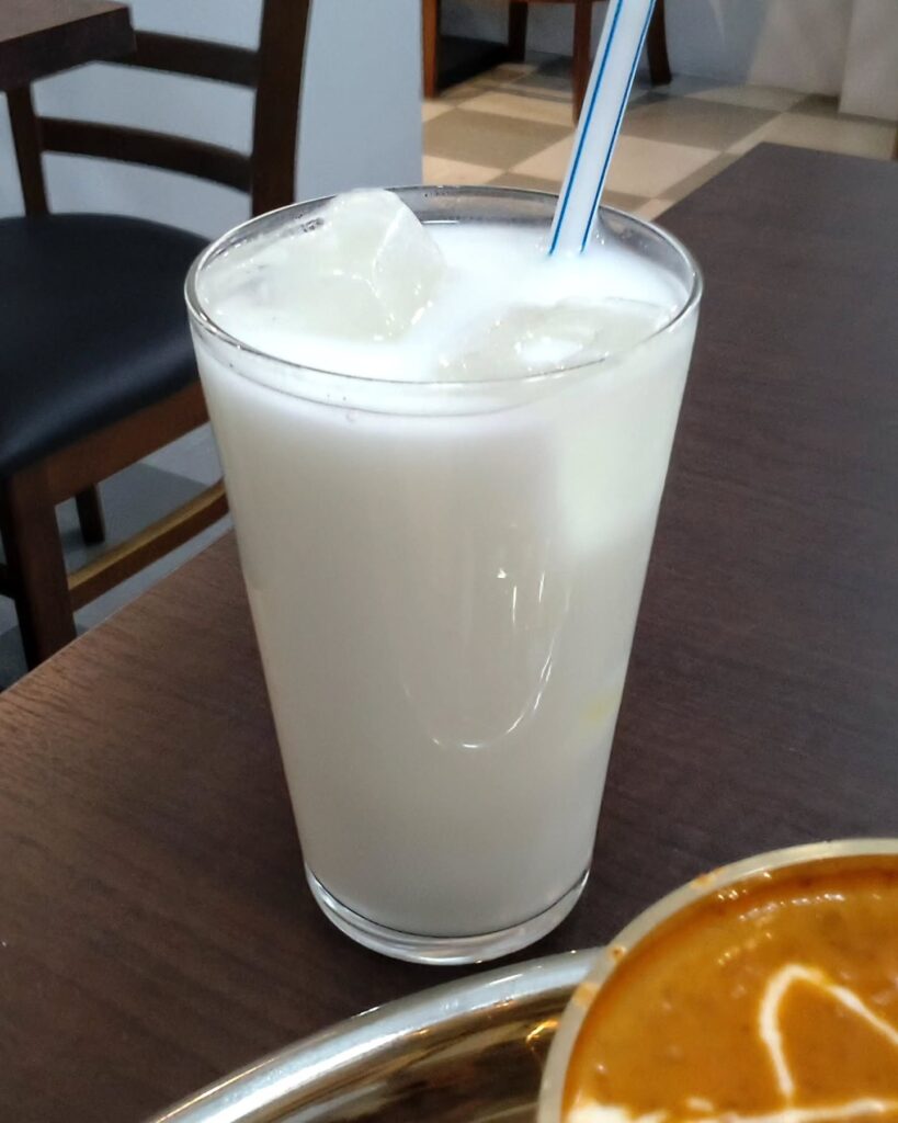 エベレスト カフェ＆バル 河原町六角店のラッシー