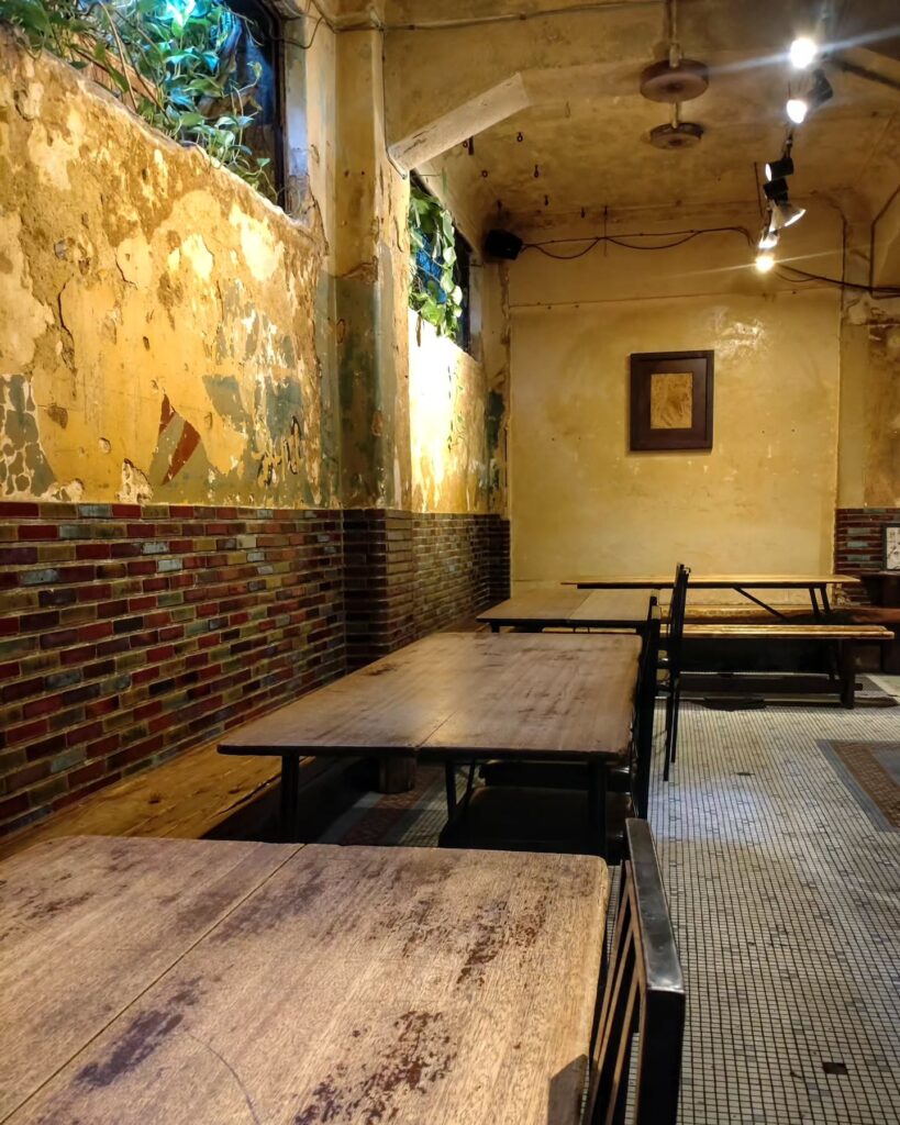 INDÉPENDANTS(アンデパンダン)のテーブル席