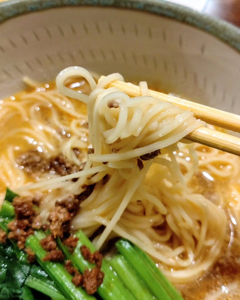 鳳城の坦々麺の麺