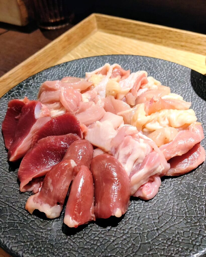 京都 スエヒロガリの鶏もも、せせり、砂ずり、ハツ