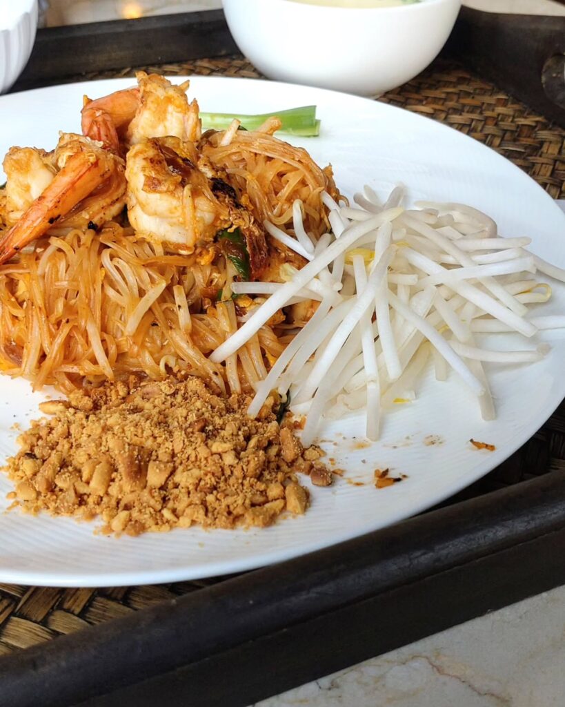 タイレストラン ルアンロスの炙りピーナッツと生もやし