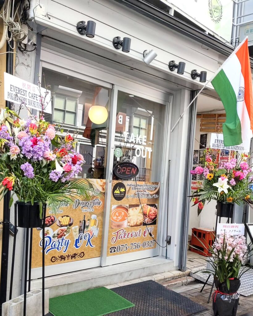 エベレスト カフェ＆バル 河原町六角店のお店の外観