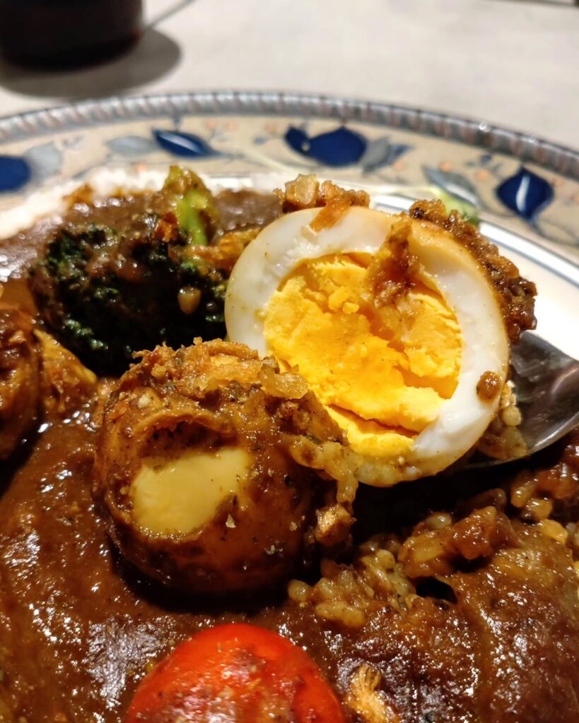 茄子おやじ 花レのカレーのたまご