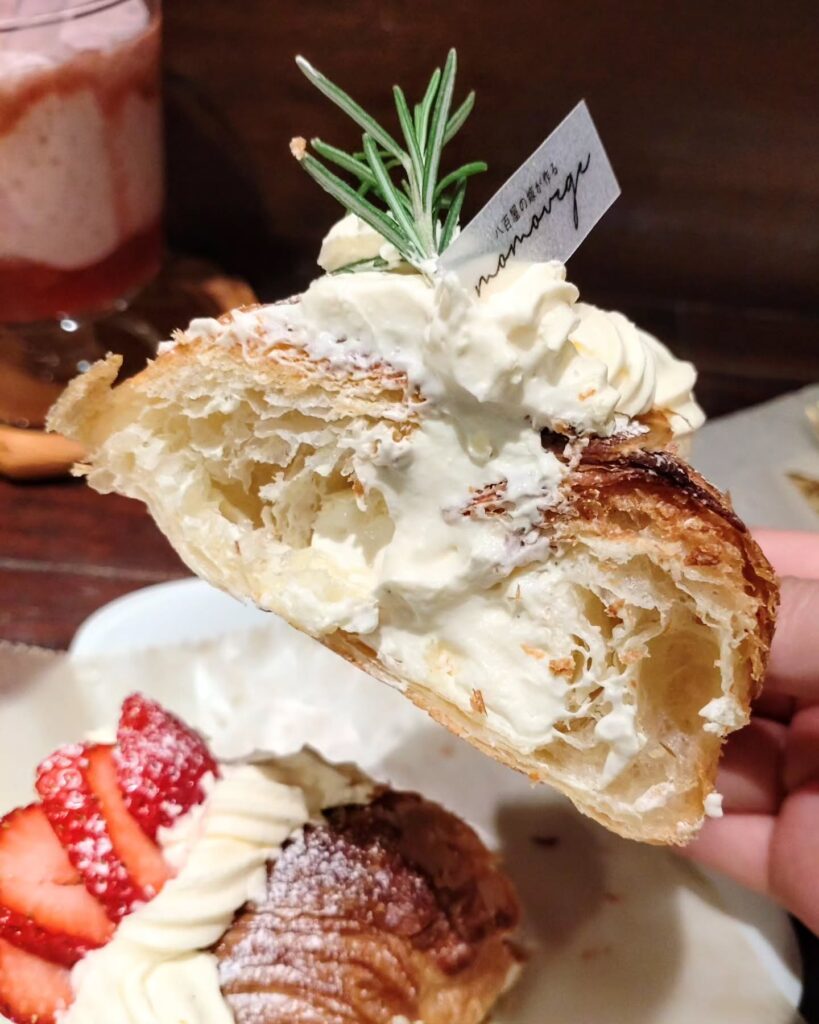 八百屋の嫁が作る momovege（モモベジ） 京都店のいちごのクロワッサンの中身