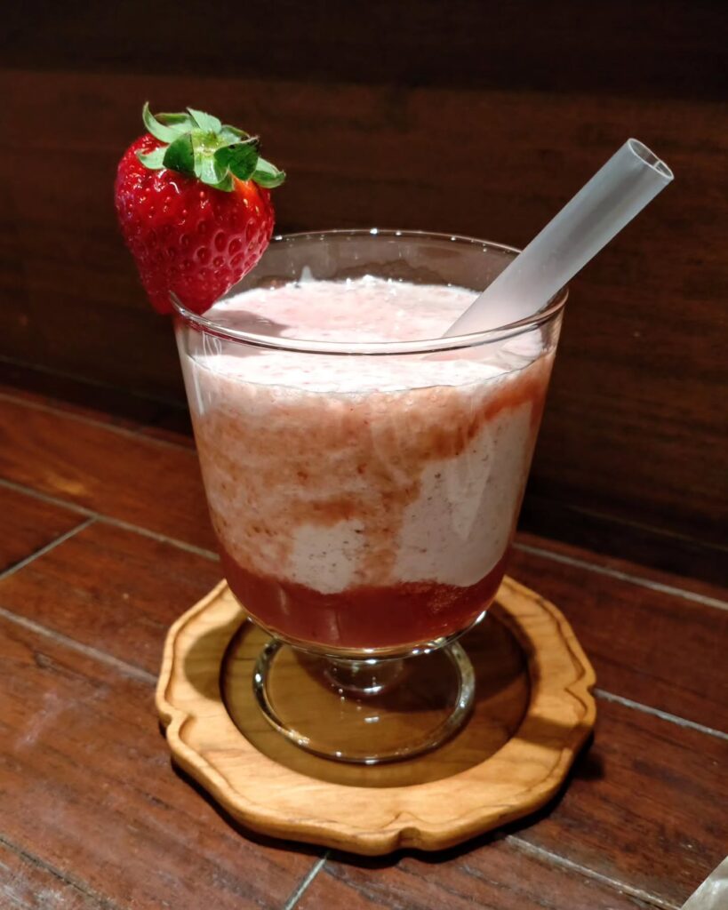 八百屋の嫁が作る momovege（モモベジ） 京都店のいちごミルク