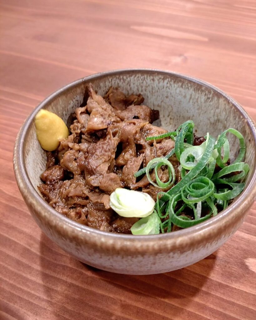 百圓寿司スタンドえにし 烏丸御池店のモツ煮