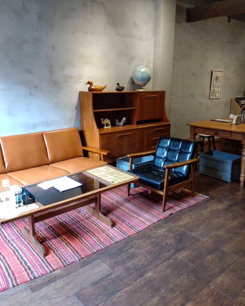 茄子おやじ 花レのテーブル席