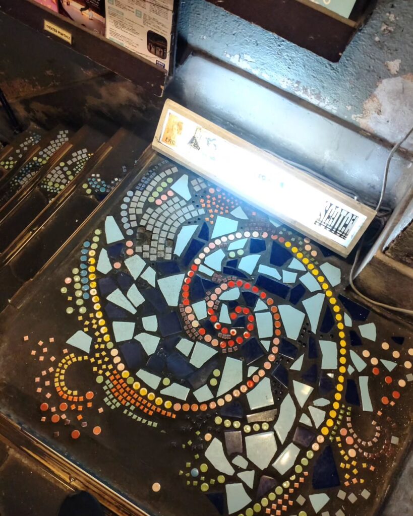 INDÉPENDANTS(アンデパンダン)へとつづく階段