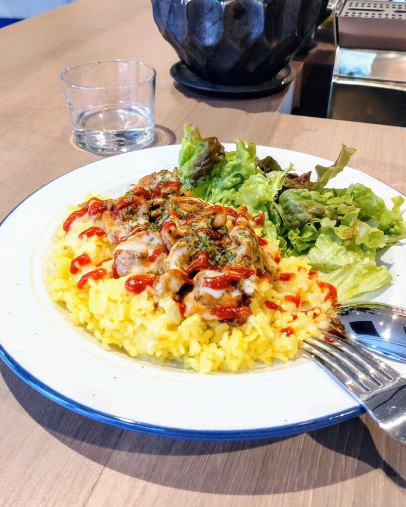 Apéro（アペロ）のチキンオーバーライスのランチ