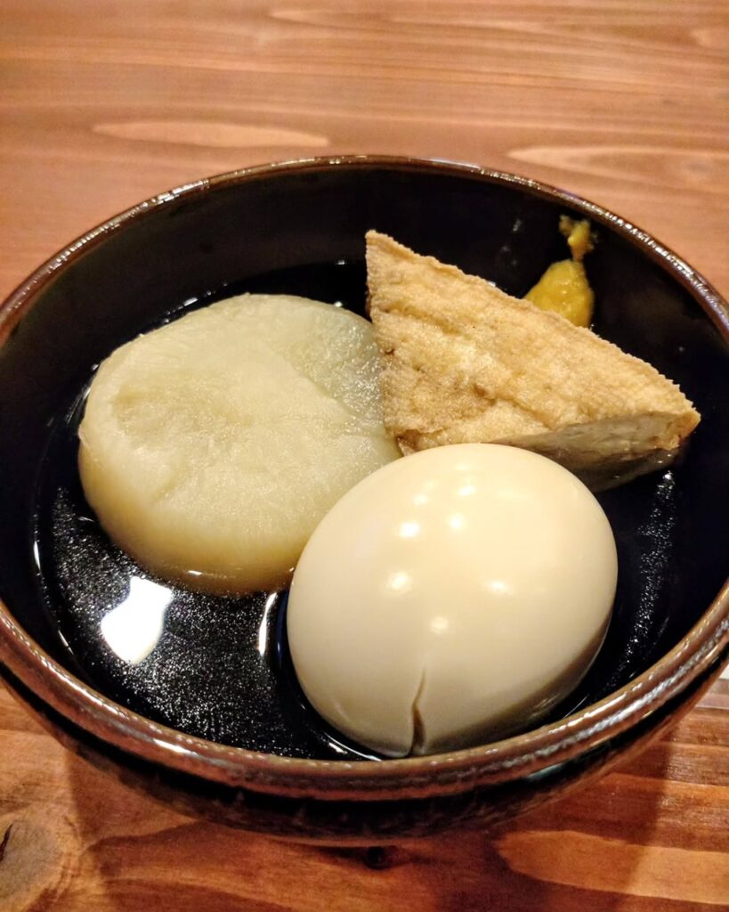 百圓寿司スタンドえにし 烏丸御池店のおでん盛り合わせ