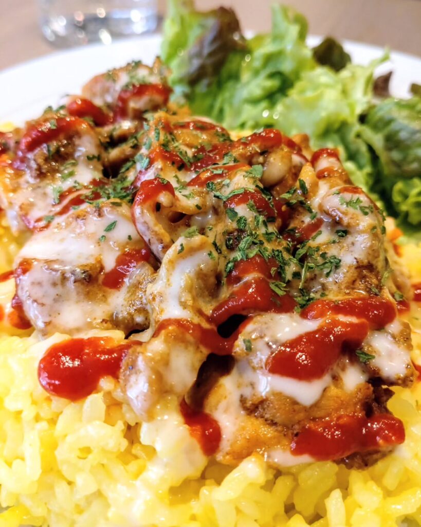 Apéro（アペロ）のチキンオーバーライスのチキン