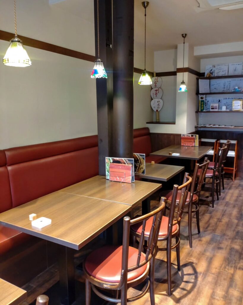 京菜味 のむら 錦店の店内のテーブル席