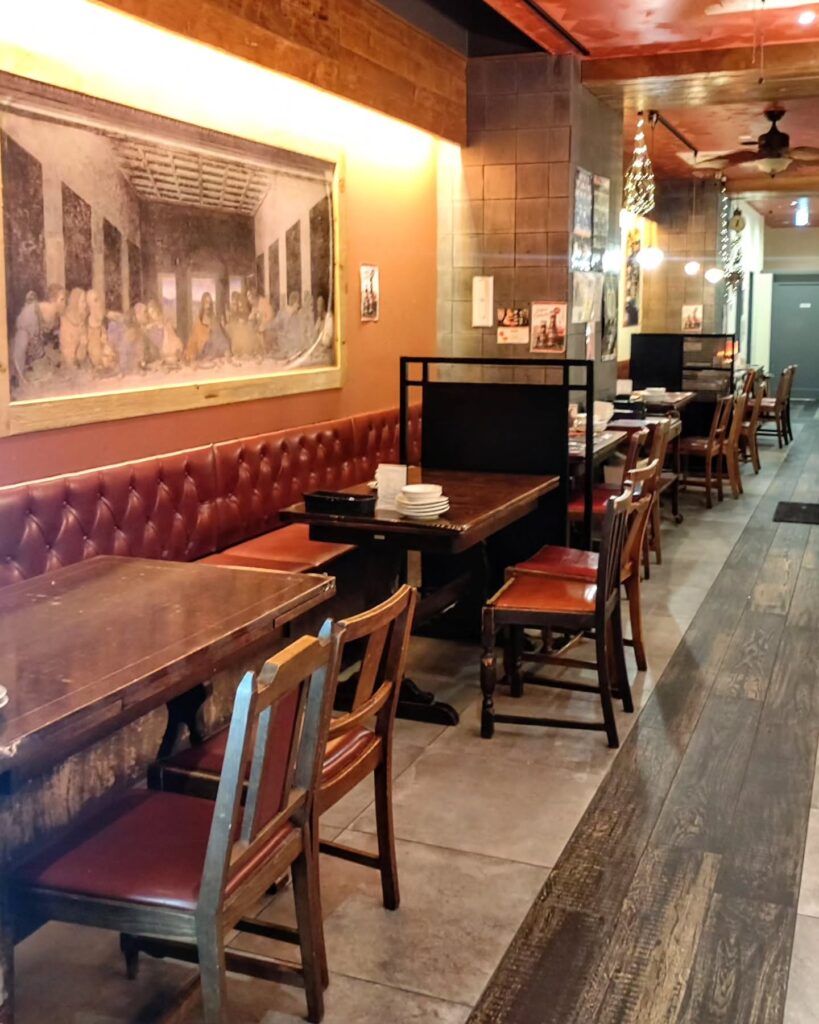 イルキャンティ 河原町三条店の店内のテーブル席