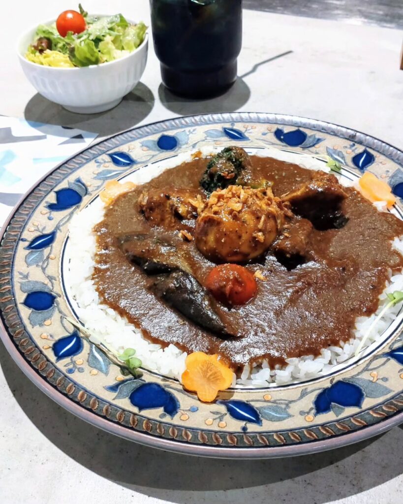 茄子おやじ 花レのスペシャルカレーのランチ