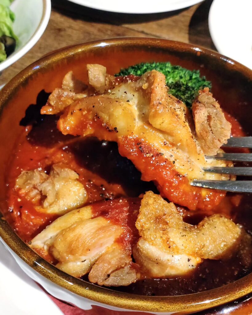 INDÉPENDANTS(アンデパンダン)の鶏もも トマト煮込みランチ