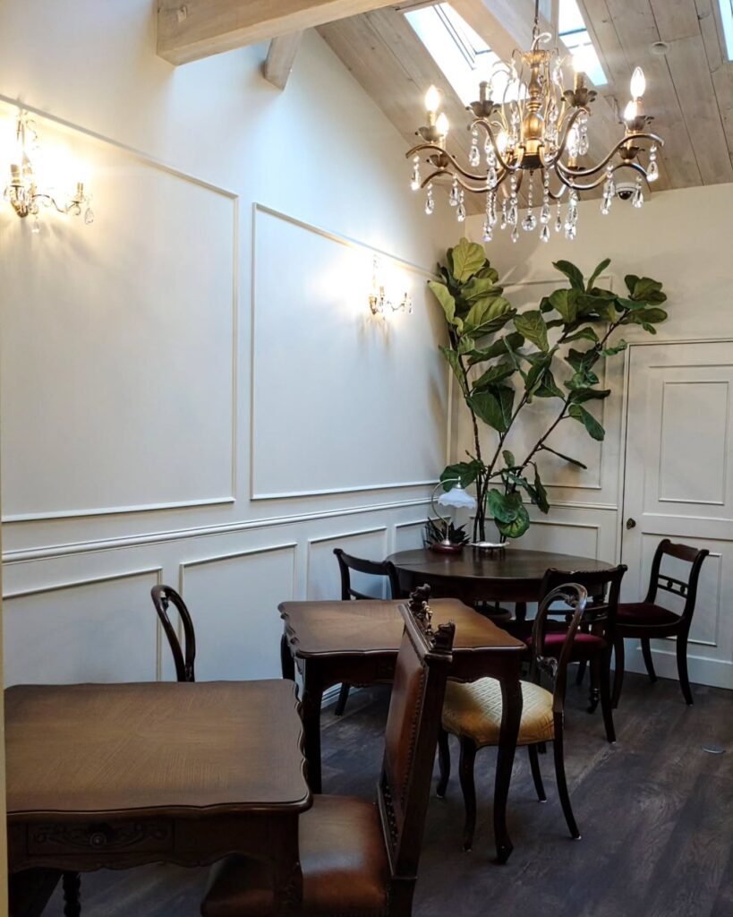 八百屋の嫁が作る momovege（モモベジ） 京都店の店内のテーブル席